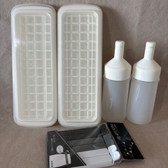【美品】製氷器２個＋液体入れ２個＋密封クリップ
