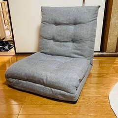 グレーの座椅子