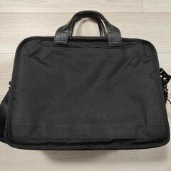 TUMIビジネスバッグの画像