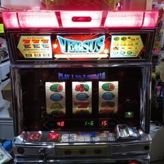 パチスロ実機 4号機 ユニバーサル バーサス VERSUS コイン使用 設定キー付 スロット クレカ決済可能│江別市のリサイクルショップドロップの画像