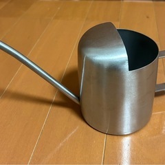 ステンレス製の細口じょうろ