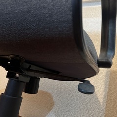 昇降式のオフィスチェアの画像