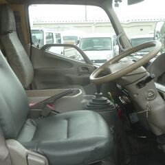 H.20(2008)年 日野 デュトロ 1.7t冷凍機付きバンMT ベージュ  ハイブリッド　一部冷凍機付き　-21°C～-23°C　エアコン　バックカメラ　パワステ　パワーウィンドウ　集中ドアロック　ABS　エアバック　ラッシングレール　左電動格納ミラー　運行記録計　検付き1年　17247の画像