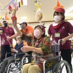 【期間限定！入社祝金有】未経験・初心者からでも始めやすい！比較的元気な方が多く通われているデイサービス介護職のお仕事です！の画像