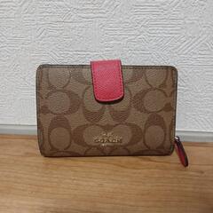 COACH二つ折り財布 (濃いピンク)