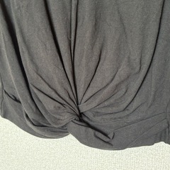 ZARA 黒 クロップド Tシャツ ねじりデザインの画像