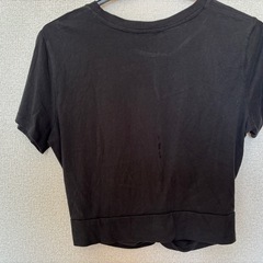 ZARA 黒 クロップド Tシャツ ねじりデザインの画像