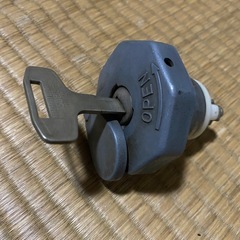 ガソリンタンクキャップ・キャンター