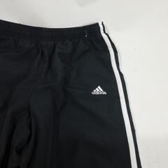 アディダス　スポーツウエアの画像