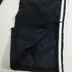 アディダス　スポーツウエアの画像