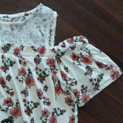 新品！タグ付き！肩出し花柄とレースのカットソーの画像