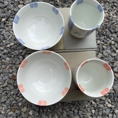 花十草 茶碗 湯呑みペアセット青/赤 和食器 日本製 陶器 花柄 十草 の画像