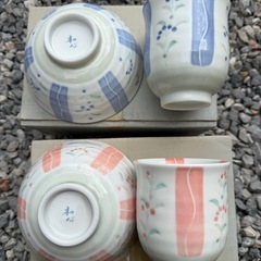 花十草 茶碗 湯呑みペアセット青/赤 和食器 日本製 陶器 花柄...