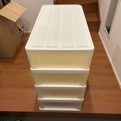 衣装ケース　4個