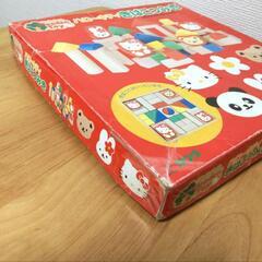 木製のハローキティの積み木。の画像