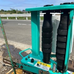 タカキタ ラッピングマシーン　牧草ロール機　ワラ梱包機 ミニラップマシン 牧草ロー ル　稾　梱包　集草　畜産　宮崎　ロールベール エンジン式　4馬力　簡易始動動画ありの画像