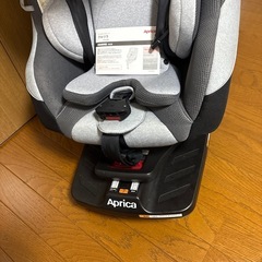 美品！アップリカクルリラISOFIX新生児から使えるチャイルドシートの画像