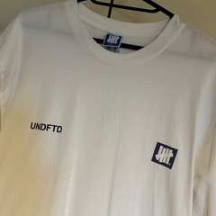 Undefeated ストリートブランド Tシャツ メンズの画像