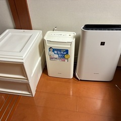 空気清浄機、除湿機、衣装ケース