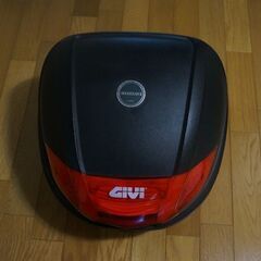 GIVI  SUZUKI  バイク用　トップケース　リアボックス