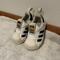 adidasベビースニーカーの画像