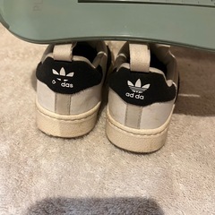 adidasベビースニーカーの画像