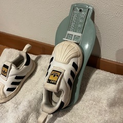 adidasベビースニーカーの画像