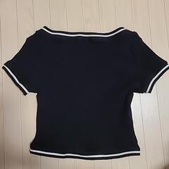 V開きTシャツの画像