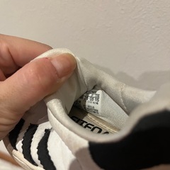 adidasベビースニーカーの画像