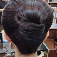 日本舞踊の会、お浚い会、浴衣会などの会場へお伺いしてのヘア…