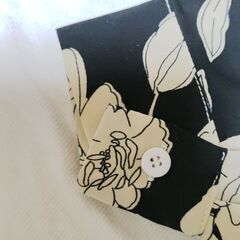 黒地×黄色花柄 シャツブラウス Mサイズ相当 オーバーサイズ ユニセックスOK【古着】の画像