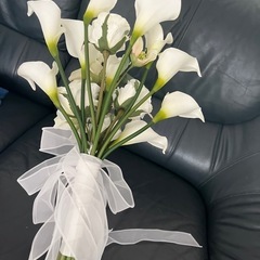 バラ　クリスマスローズ　ブーケ　結婚式　ウエディング　挙式ホワイトクラッチ縦長の画像