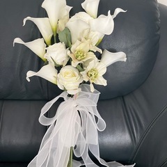 バラ　クリスマスローズ　ブーケ　結婚式　ウエディング　挙式ホワイトクラッチ縦長の画像