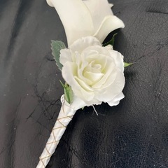 バラ　クリスマスローズ　ブーケ　結婚式　ウエディング　挙式ホワイトクラッチ縦長の画像