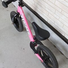 ストライダー　ピンク（専用のリュック付！！）の画像
