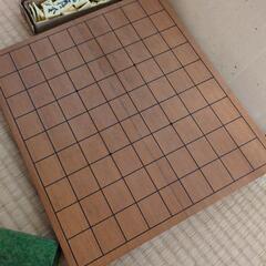 折りたたみ将棋盤と駒セットの画像