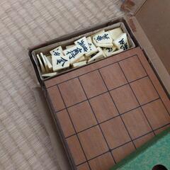 折りたたみ将棋盤と駒セットの画像