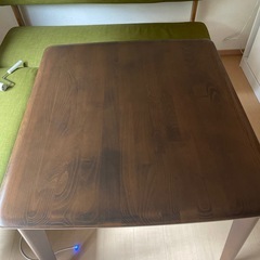 ダイニングテーブルの画像