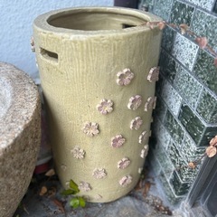 陶器？石でできたうすのような？の画像