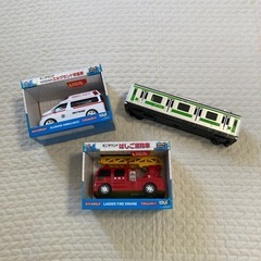 【新品未使用】　トイコー　おもちゃ　救急車　消防車　おまけ付き