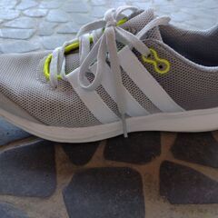 【adidas】レディーススニーカー　22.5〜23cmの画像