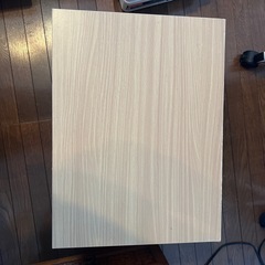 シンプルな箱型ラックの画像