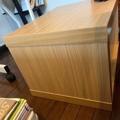 シンプルな箱型ラックの画像