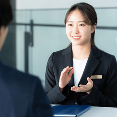 自然いっぱいのおしゃれなホテルでフロント業務