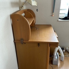 木目調学習机の画像