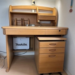 木目調学習机の画像