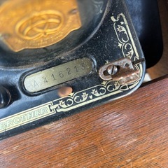 BROTHER 古いミシン 木製テーブル付き
の画像