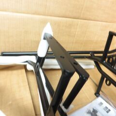 39-5　未使用/新品　ダイニングチェア 2脚セット 肘付き ハーフアーム 木目 ハンギングチェア お掃除ロボット対応 スチール ブラック脚の画像