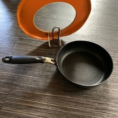 無料　フライパンと中の見える蓋 オレンジページスタイル　frying pan w/ universal lid　dia 20cm の画像