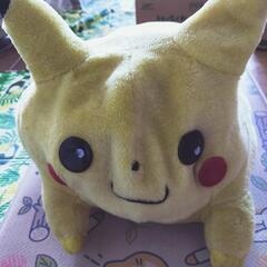 モンスターボールになるピカチュウの画像